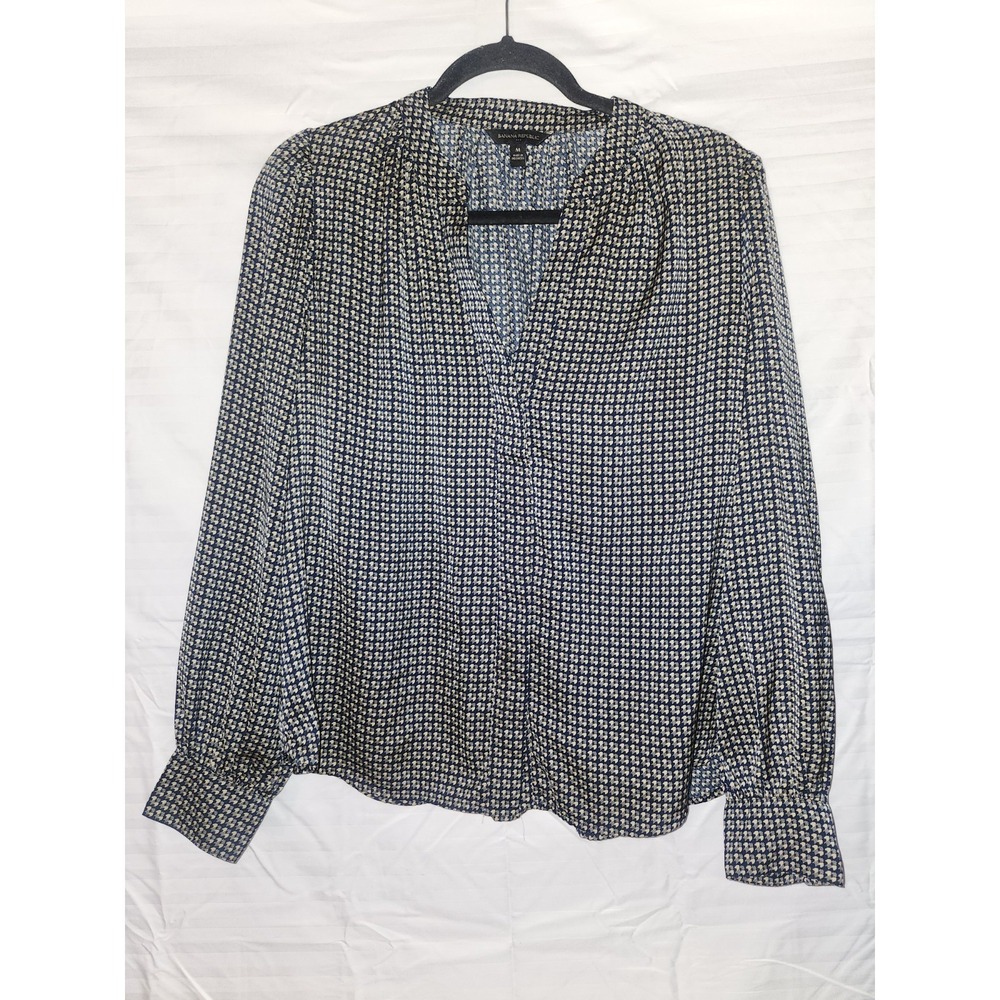 Banana Republic Womens Button Up Shirt Sz Medium Long Sleeve Geometric